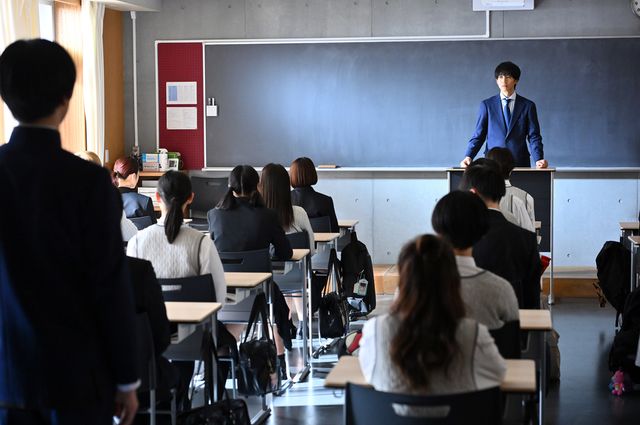 御上が出た電話の内容は…「御上先生」第6話場面写真【ネタバレあり】（12枚目）