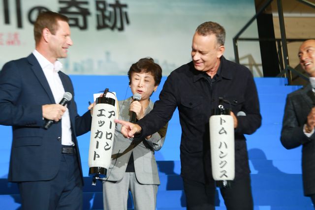 海老蔵は日本のジェームズ・ボンド！トム・ハンクス＆アーロン・エッカートが宣言！映画『ハドソン川の奇跡』ジャパンプレミアイベントギャラリー（11枚目）