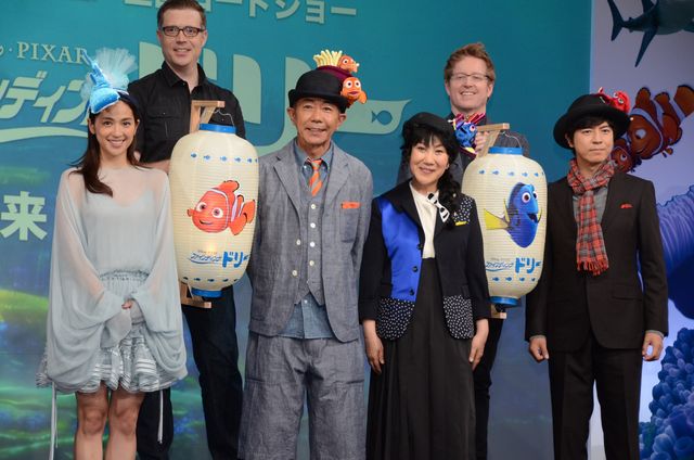 頭に魚を付けた木梨憲武、室井滋、上川隆也、中村アンら登場！映画『ファインディング・ドリー』監督来日記者会見フォトギャラリー：フォトギャラリー