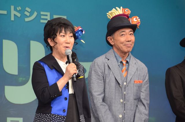 頭に魚を付けた木梨憲武、室井滋、上川隆也、中村アンら登場！映画『ファインディング・ドリー』監督来日記者会見フォトギャラリー（11枚目）