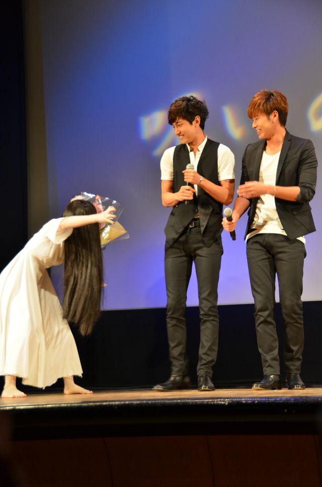 東方神起サプライズ登場！映画『貞子3D2』の完成披露プレミア上映会フォトギャラリー（9枚目）