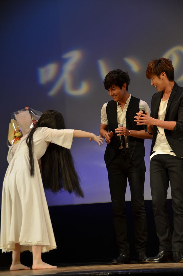 東方神起サプライズ登場！映画『貞子3D2』の完成披露プレミア上映会フォトギャラリー（13枚目）