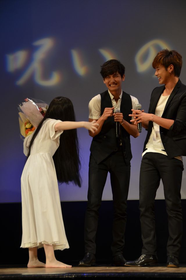 東方神起サプライズ登場！映画『貞子3D2』の完成披露プレミア上映会フォトギャラリー（14枚目）