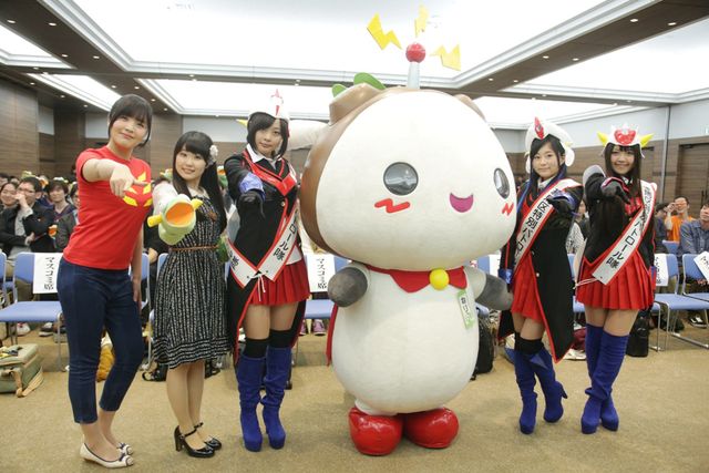 声優の荒浪和沙の26歳のバースデーを「ロボットガールズZ」の声優陣が祝福！　画像ギャラリー（2枚目）