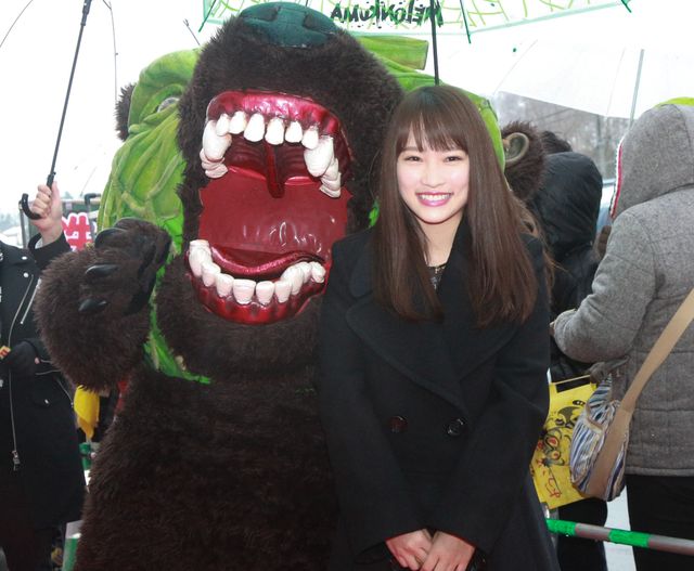 川栄李奈、メロン熊からも熱烈歓迎！「ゆうばり国際ファンタスティック映画祭2018」（2枚目）