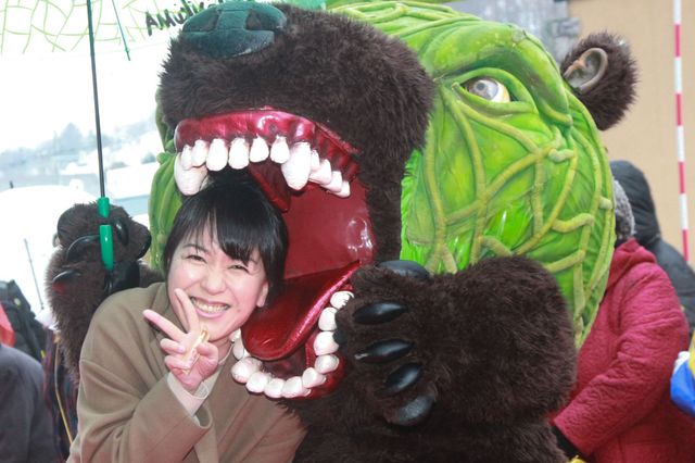 川栄李奈、メロン熊からも熱烈歓迎！「ゆうばり国際ファンタスティック映画祭2018」（12枚目）