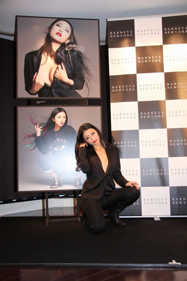 壇蜜、素肌にジャケットのみ！フォトギャラリー（3枚目）