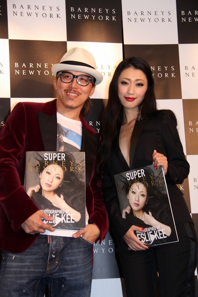 壇蜜、素肌にジャケットのみ！フォトギャラリー（9枚目）