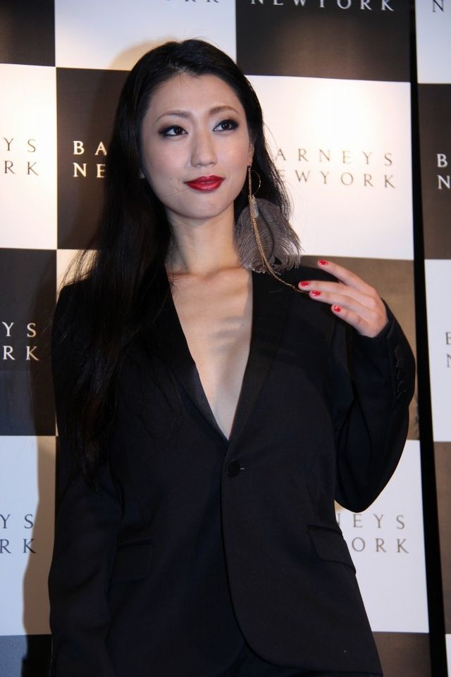 壇蜜、素肌にジャケットのみ！フォトギャラリー（15枚目）