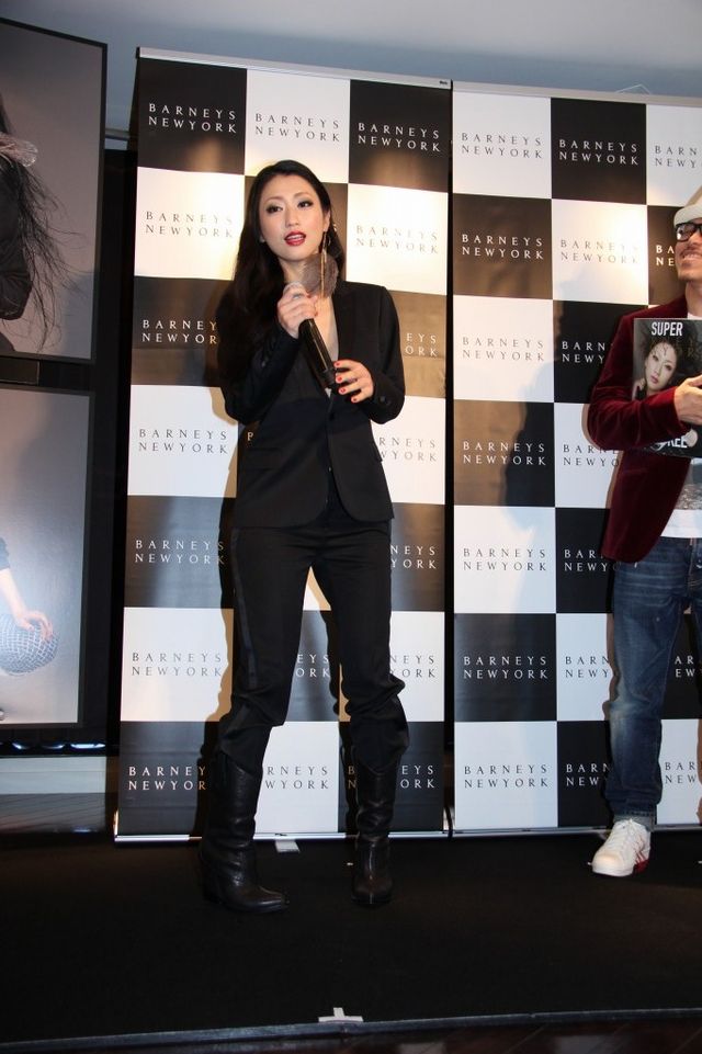 壇蜜、素肌にジャケットのみ！フォトギャラリー（19枚目）