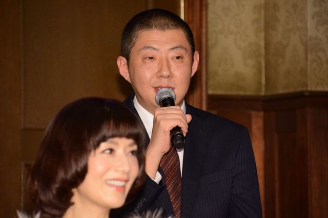 大先輩に「大きい」と突っ込まれ、即座に腰をかがめる向井理（8枚目）