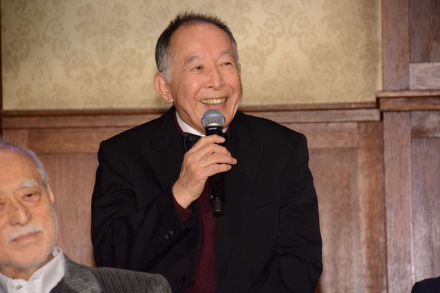 大先輩に「大きい」と突っ込まれ、即座に腰をかがめる向井理（10枚目）