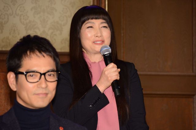 大先輩に「大きい」と突っ込まれ、即座に腰をかがめる向井理（13枚目）