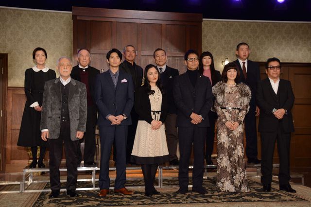 大先輩に「大きい」と突っ込まれ、即座に腰をかがめる向井理（15枚目）