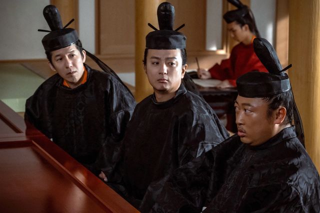 定子（高畑充希）を寵愛する一条天皇（塩野瑛久）は…「光る君へ」第17回「うつろい」場面写真（4枚目）