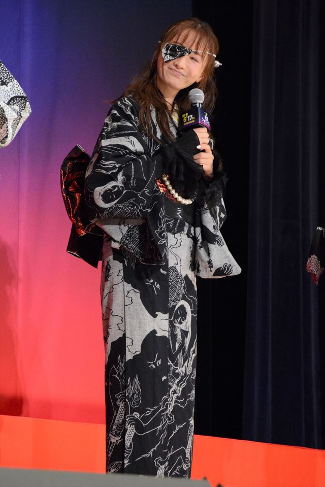 小芝風花、松本まりか、毎熊克哉ら黒の浴衣で登場！『妖怪シェアハウス』映画版で闇落ちイメージ（5枚目）