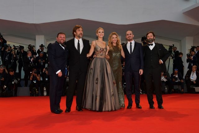 ジェニファー・ローレンス、美しいフローラルドレスで魅了！：フォトギャラリー