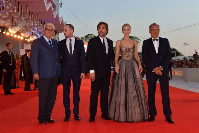 ジェニファー・ローレンス、美しいフローラルドレスで魅了！（5枚目）