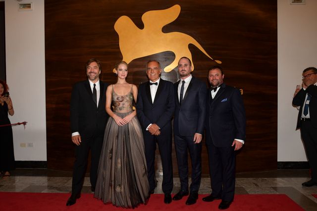 ジェニファー・ローレンス、美しいフローラルドレスで魅了！（15枚目）