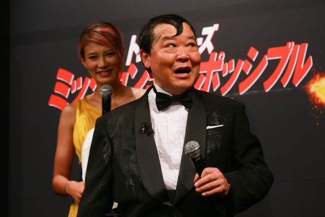 ダチョウ倶楽部、美人ボクサーの生脚にムッシュムラムラ！フォトギャラリー（10枚目）