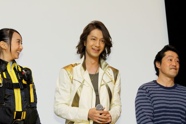 『獣電戦隊キョウリュウジャーVSゴーバスターズ 恐竜大決戦!さらば永遠の友よ』初日舞台あいさつフォトギャラリー（8枚目）