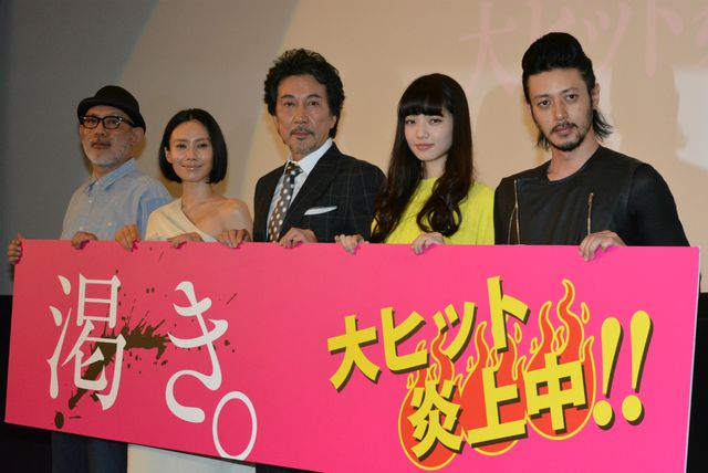 「クズ映画」との批判に…笑顔？映画『渇き。』の公開記念舞台あいさつフォトギャラリー：フォトギャラリー