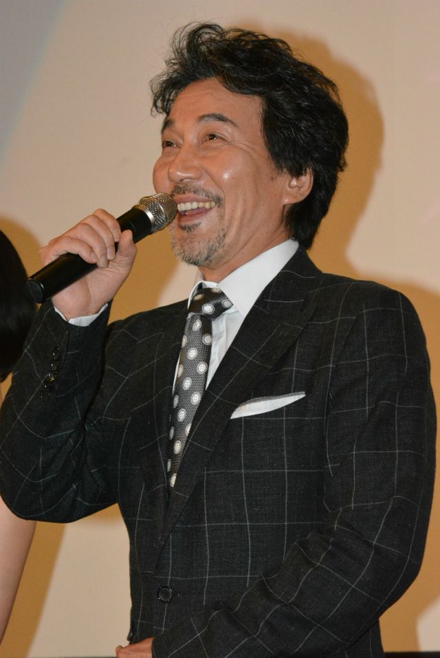 「クズ映画」との批判に…笑顔？映画『渇き。』の公開記念舞台あいさつフォトギャラリー（4枚目）