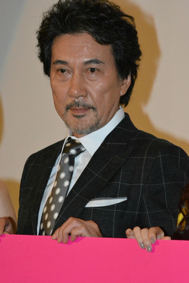 「クズ映画」との批判に…笑顔？映画『渇き。』の公開記念舞台あいさつフォトギャラリー（5枚目）