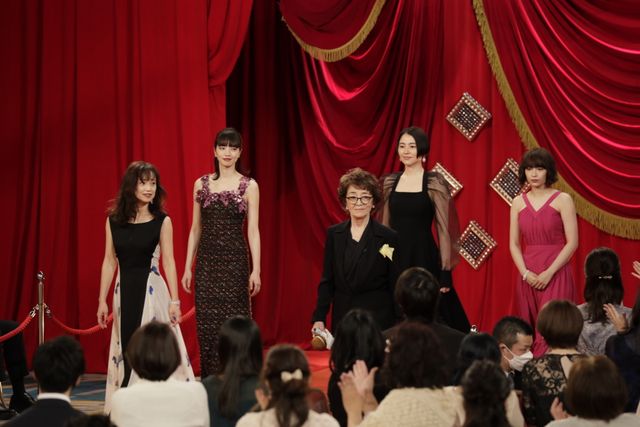 美の競演！長澤まさみら女優たちの華やかなドレス姿（8枚目）