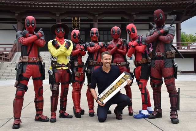 『デッドプール2』ライアン・レイノルズ、日本のデップーコスプレイヤーと対面！（5枚目）