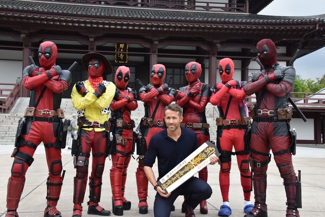 『デッドプール2』ライアン・レイノルズ、日本のデップーコスプレイヤーと対面！（6枚目）
