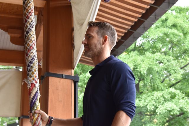 『デッドプール2』ライアン・レイノルズ、日本のデップーコスプレイヤーと対面！（7枚目）