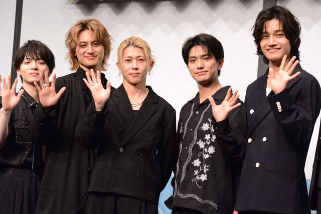 Aぇ! group＆西村拓哉が登壇『映画　おそ松さん　人類クズ化計画!!!!!?』完シェー報告会（2枚目）