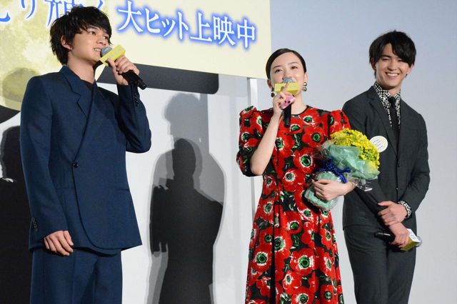 北村匠海・甲斐翔真も笑顔の初日！『君は月夜に光り輝く』舞台あいさつ（3枚目）