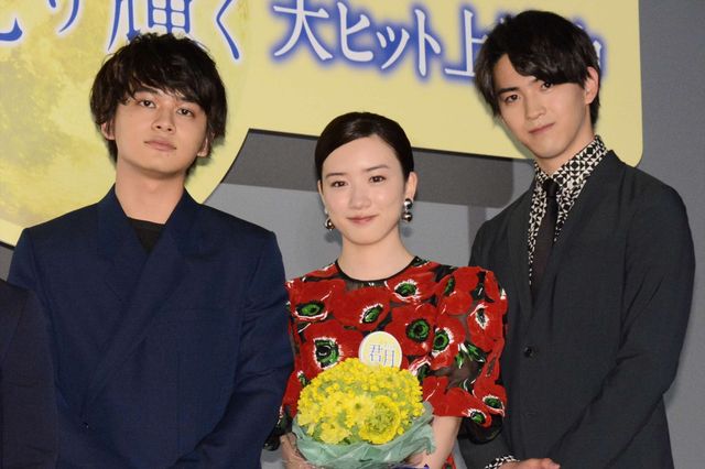 北村匠海・甲斐翔真も笑顔の初日！『君は月夜に光り輝く』舞台あいさつ（8枚目）