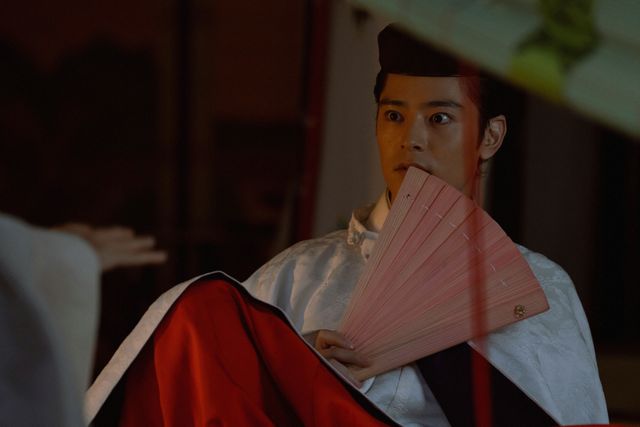 御簾を越える道隆に一条天皇戦慄！「光る君へ」第17回場面写真（2枚目）