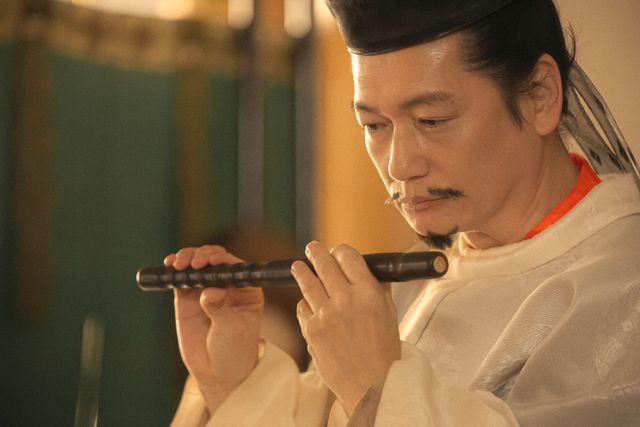 御簾を越える道隆に一条天皇戦慄！「光る君へ」第17回場面写真（6枚目）