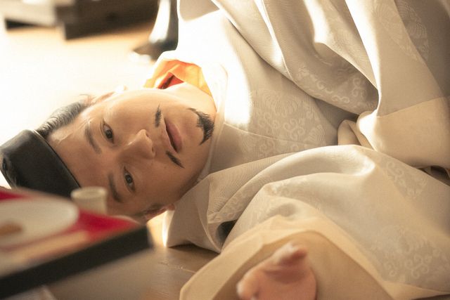 御簾を越える道隆に一条天皇戦慄！「光る君へ」第17回場面写真（9枚目）