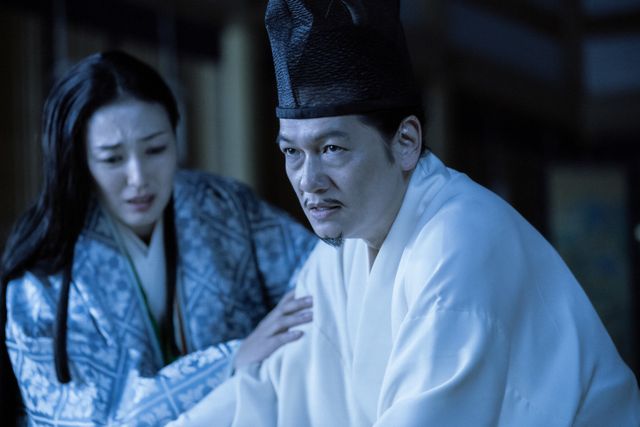 御簾を越える道隆に一条天皇戦慄！「光る君へ」第17回場面写真（10枚目）