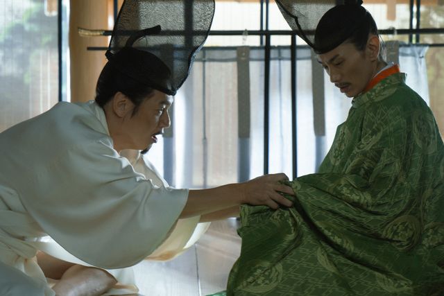 御簾を越える道隆に一条天皇戦慄！「光る君へ」第17回場面写真（11枚目）