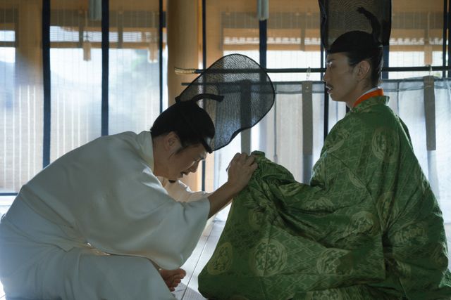 御簾を越える道隆に一条天皇戦慄！「光る君へ」第17回場面写真（13枚目）