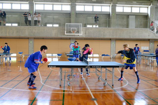 制服姿の佐野勇斗！ドラマ「FAKE MOTION -卓球の王将-」第1話場面カット（3枚目）