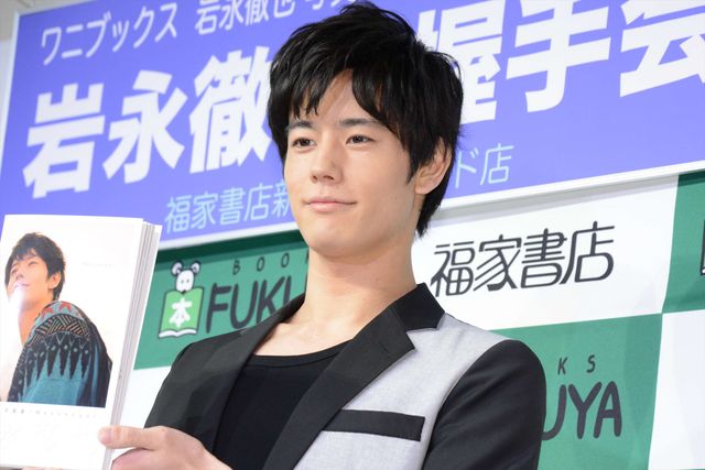 岩永徹也ノリノリでポーズ！ライダーファンが喜ぶ土管セットがサプライズ登場（3枚目）