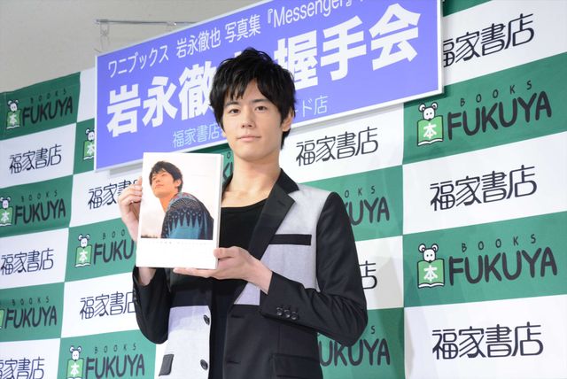 岩永徹也ノリノリでポーズ！ライダーファンが喜ぶ土管セットがサプライズ登場（4枚目）