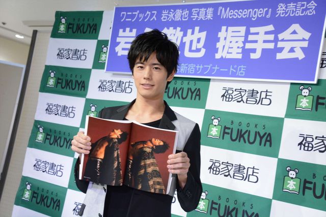 岩永徹也ノリノリでポーズ！ライダーファンが喜ぶ土管セットがサプライズ登場（5枚目）