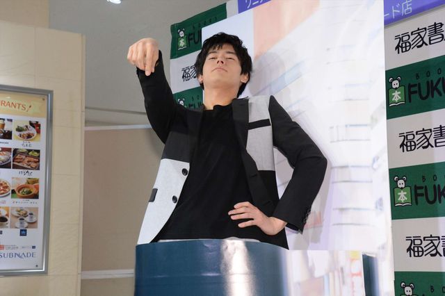 岩永徹也ノリノリでポーズ！ライダーファンが喜ぶ土管セットがサプライズ登場（9枚目）