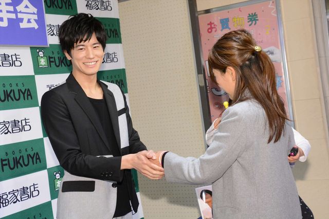 岩永徹也ノリノリでポーズ！ライダーファンが喜ぶ土管セットがサプライズ登場（11枚目）