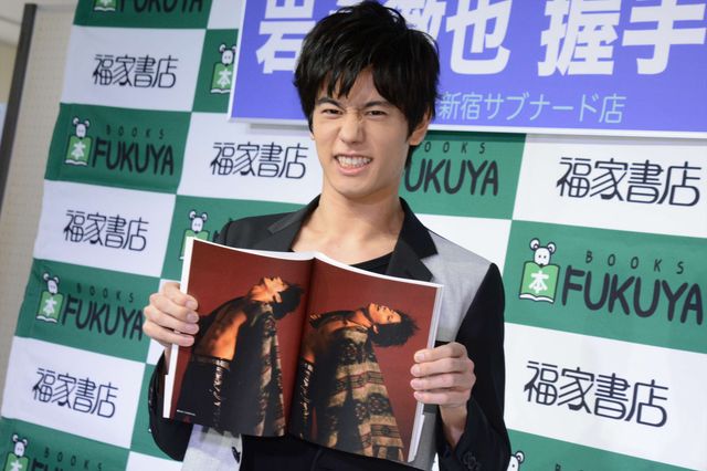 岩永徹也ノリノリでポーズ！ライダーファンが喜ぶ土管セットがサプライズ登場（12枚目）