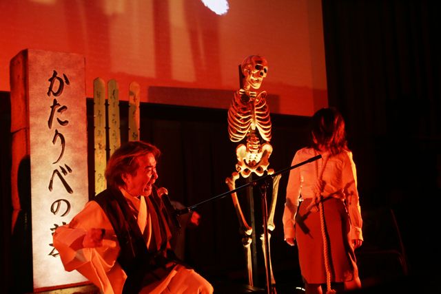 稲川怪談が撮影現場で展開！フォトギャラリー（2枚目）