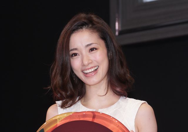 ママになった上戸彩、春らしいワンピースで登場！「イソジン」新CM発表会フォトギャラリー：フォトギャラリー